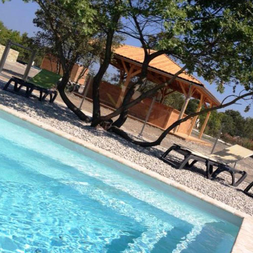 piscine spa lodge en provence